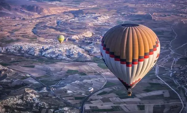 Hidden Gems: Lesser-Known Attractions in Major Tourist Cities